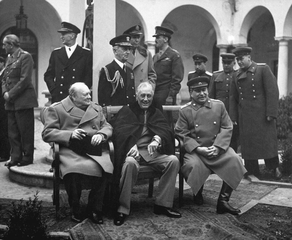 زندگینامه استالین + نقد و بررسی عملکرد او 4 Yalta Conference Churchill Roosevelt Stalin BW