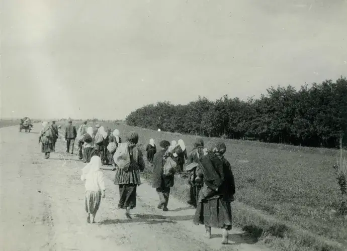 Holodomor Great Famine Ukraine hungry peasants 1932 1933 Alexander Wienerberger photographer